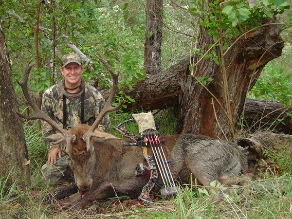 Darryl+Bulger+with+Red+Stag+++2010+rut.JPG